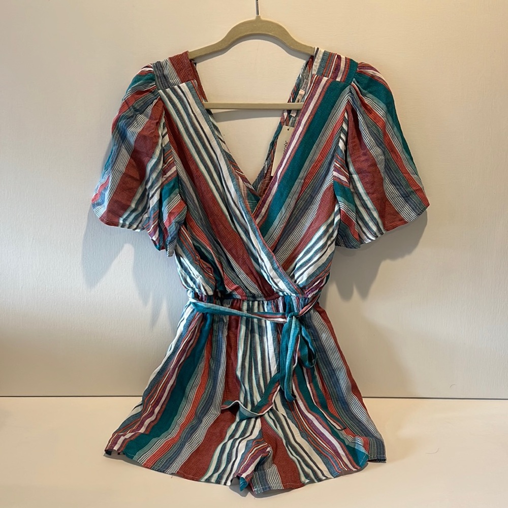 Francesca’s NWT Summery romper